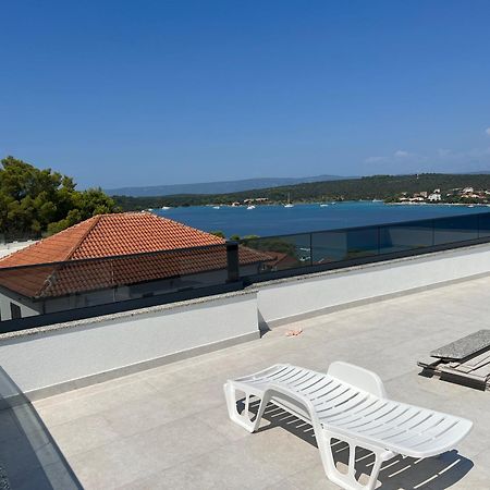 Heart Of Loviste Apartment Luaran gambar