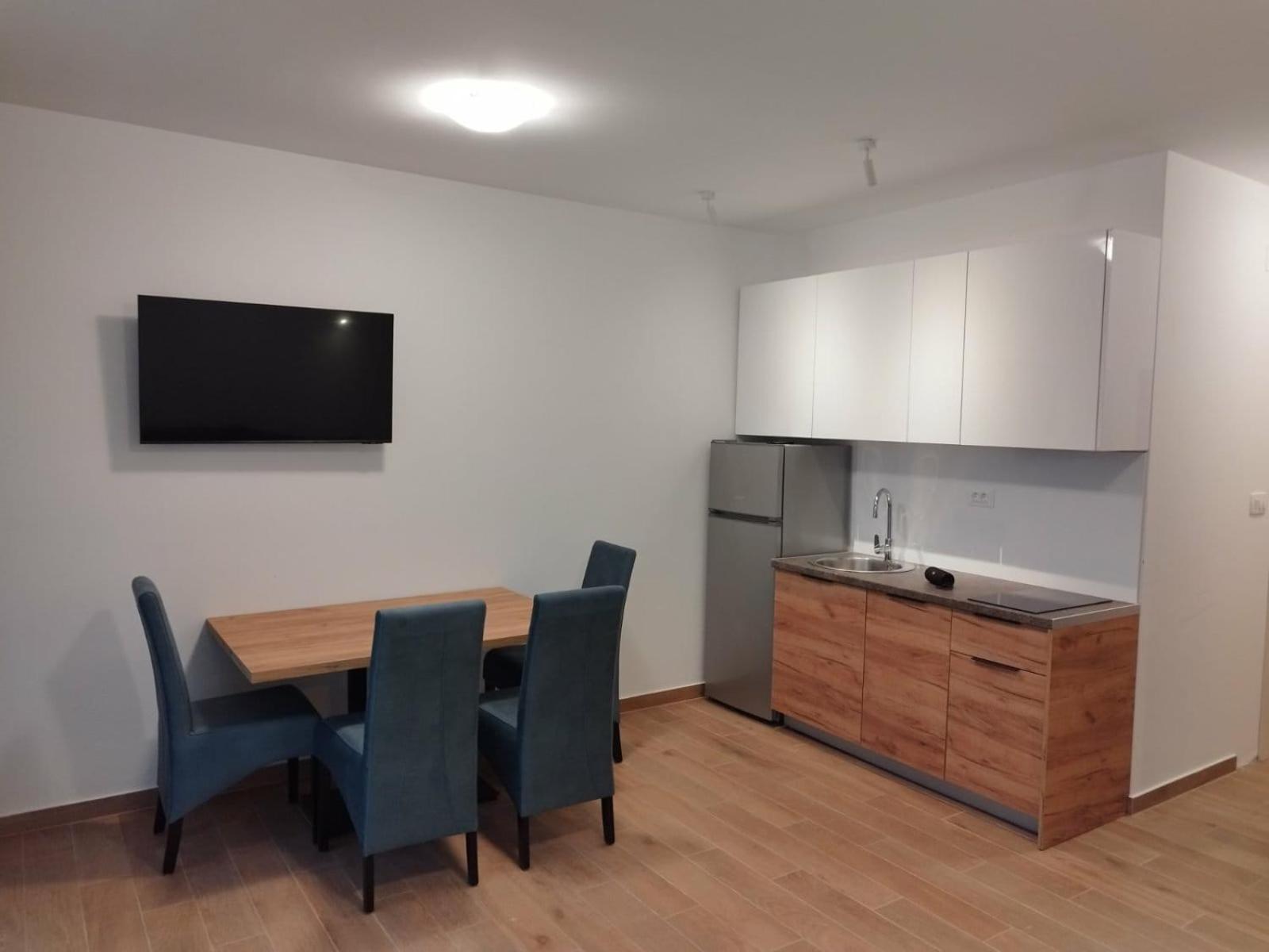 Heart Of Loviste Apartment Luaran gambar
